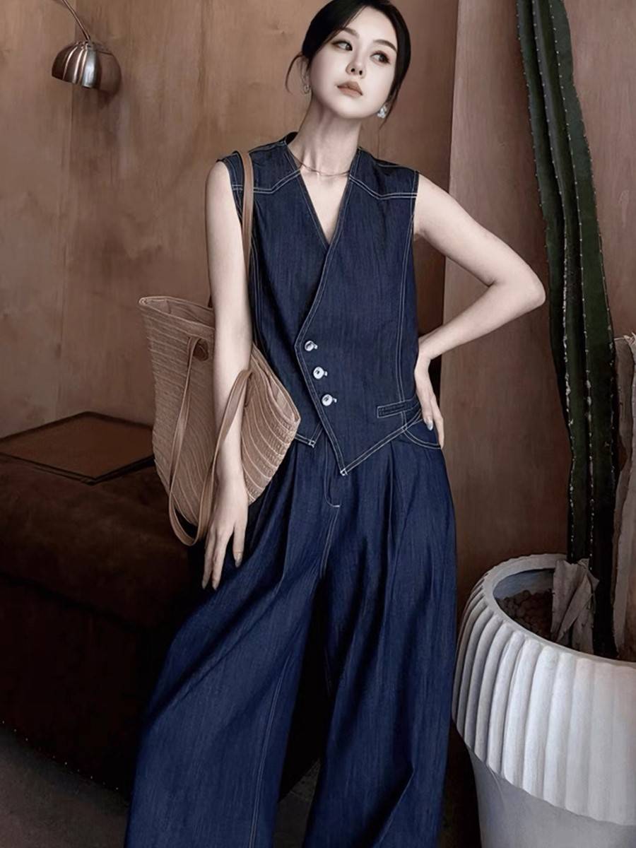 Old Qianfeng Vocal Blue Cowboy V -neck Women's Set Summer Fashion Skills Top Taps Tale Tags Leisure 2 pieces