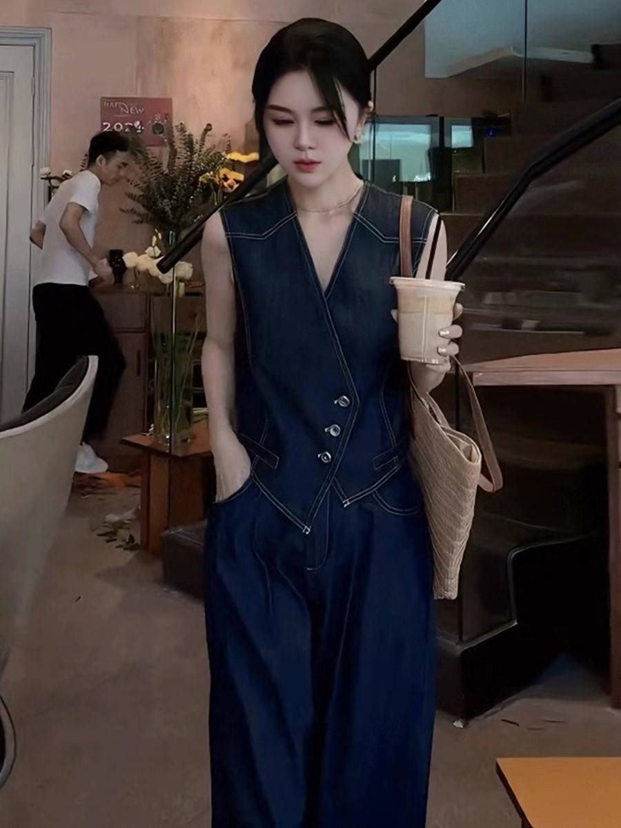 Old Qianfeng Vocal Blue Cowboy V -neck Women's Set Summer Fashion Skills Top Taps Tale Tags Leisure 2 pieces