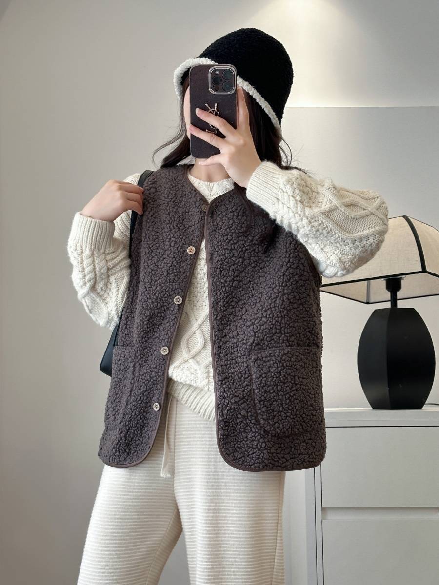 Lamb Cava Vest Female 2024 Autumn and Winter New Fur Loose Loose vest temperament Elimination short shoulder top