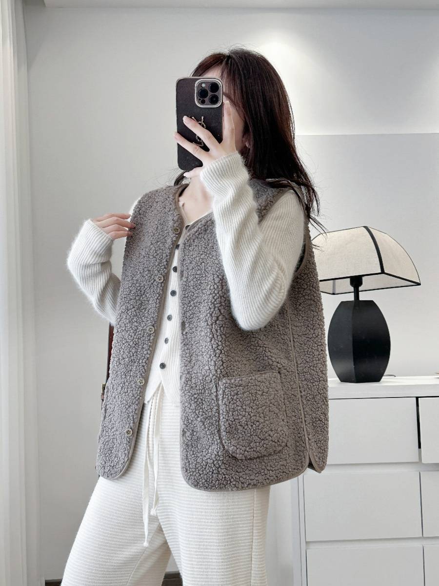 Lamb Cava Vest Female 2024 Autumn and Winter New Fur Loose Loose vest temperament Elimination short shoulder top
