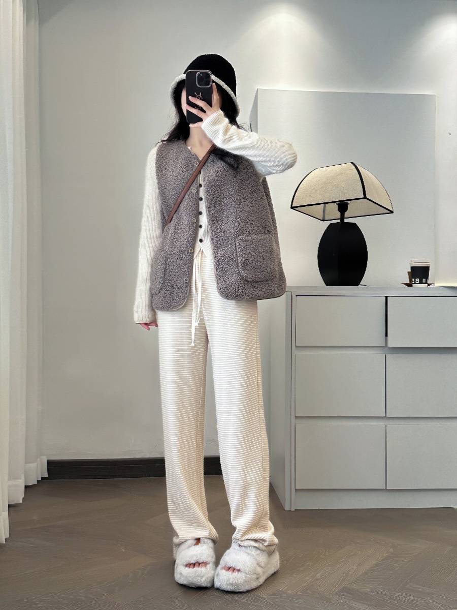 Lamb Cava Vest Female 2024 Autumn and Winter New Fur Loose Loose vest temperament Elimination short shoulder top