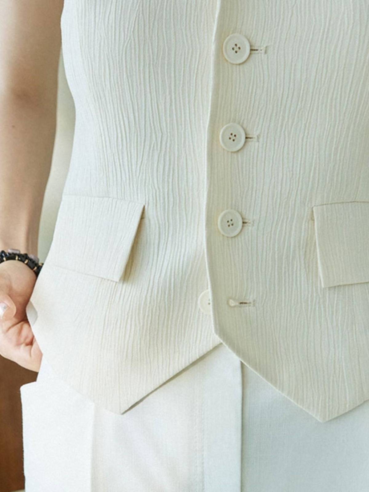 Summer -cutable suits outer set female small incense style V -neck short horse clip stacking shoulder sleeveless tops