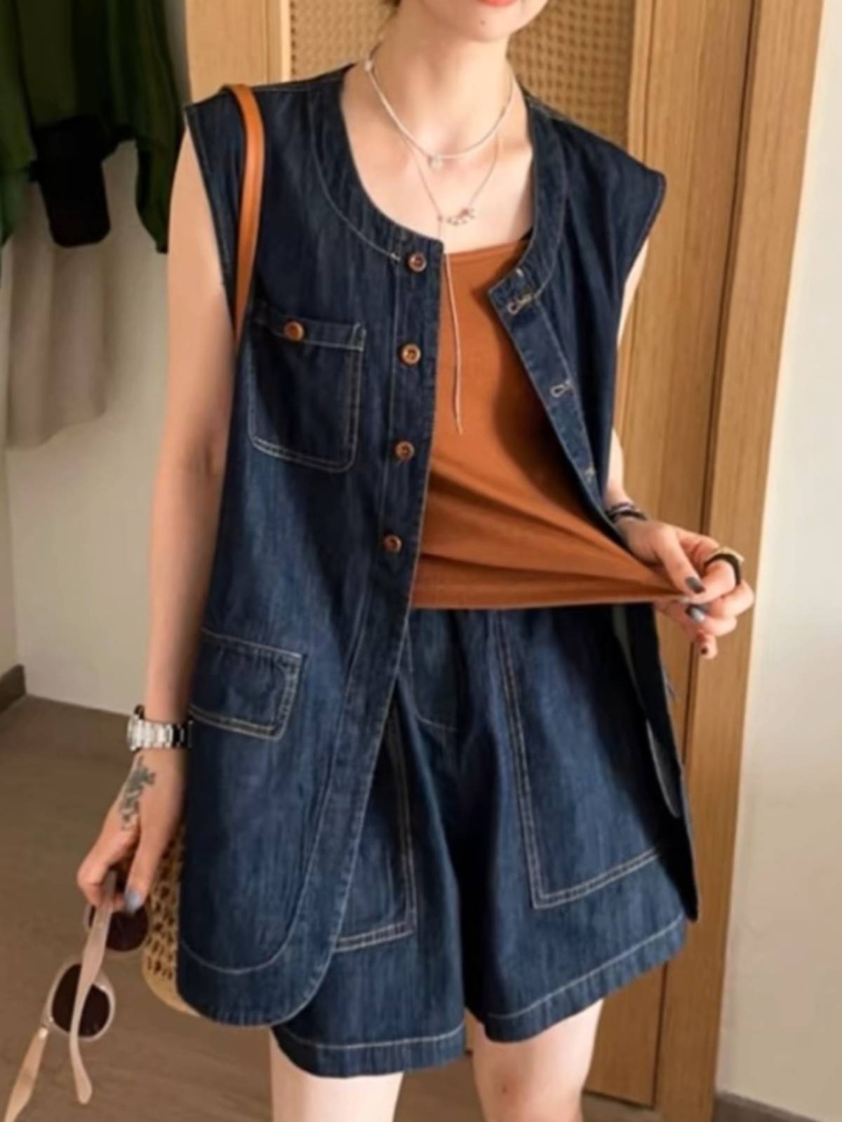 Korean Leisure Cowboy Suite for European Women in Summer 2024 with three pairs of shorts without sleeves and shirts