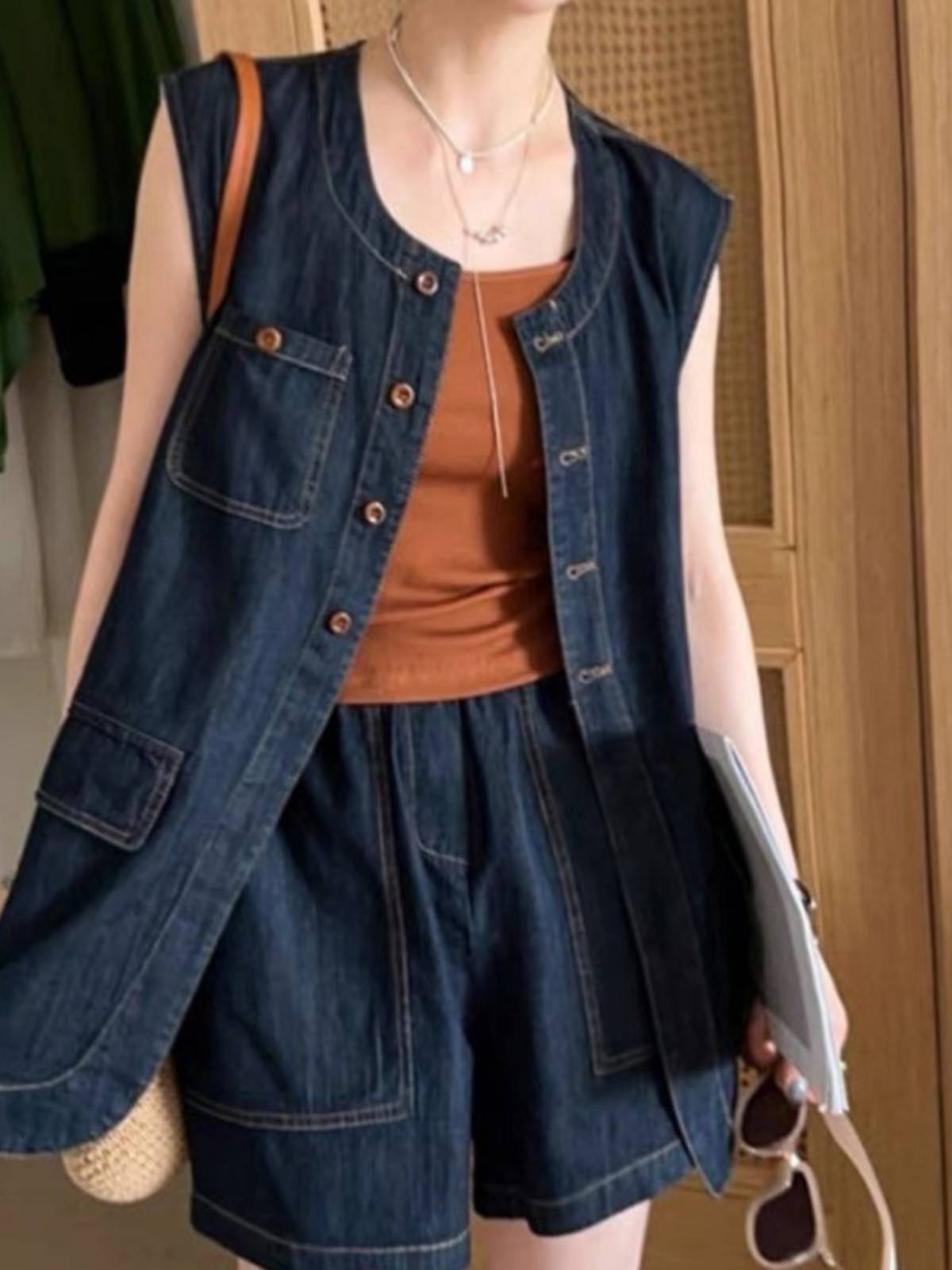 Korean Leisure Cowboy Suite for European Women in Summer 2024 with three pairs of shorts without sleeves and shirts