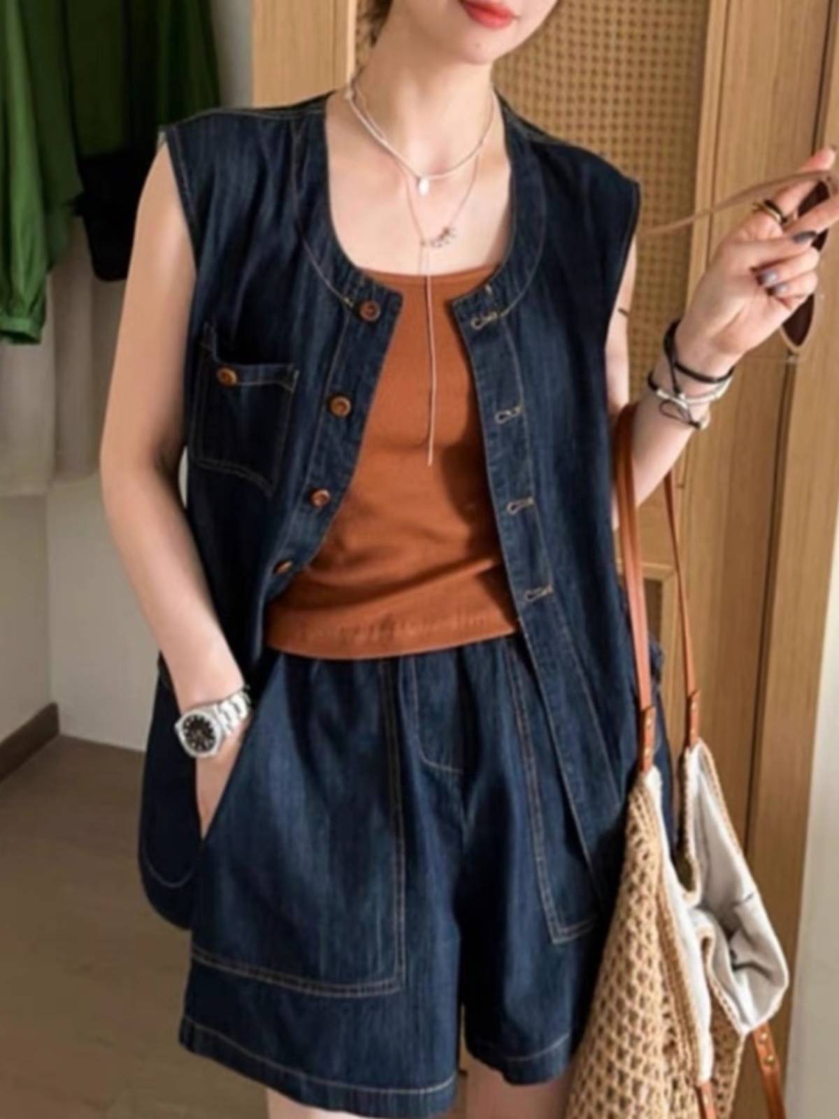 Korean Leisure Cowboy Suite for European Women in Summer 2024 with three pairs of shorts without sleeves and shirts