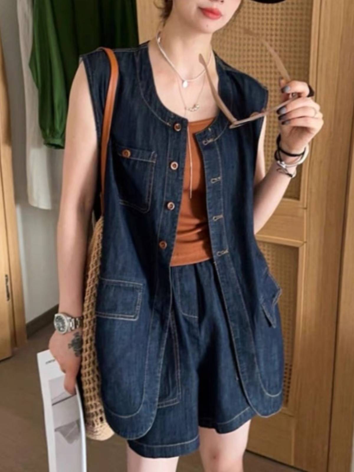 Korean Leisure Cowboy Suite for European Women in Summer 2024 with three pairs of shorts without sleeves and shirts