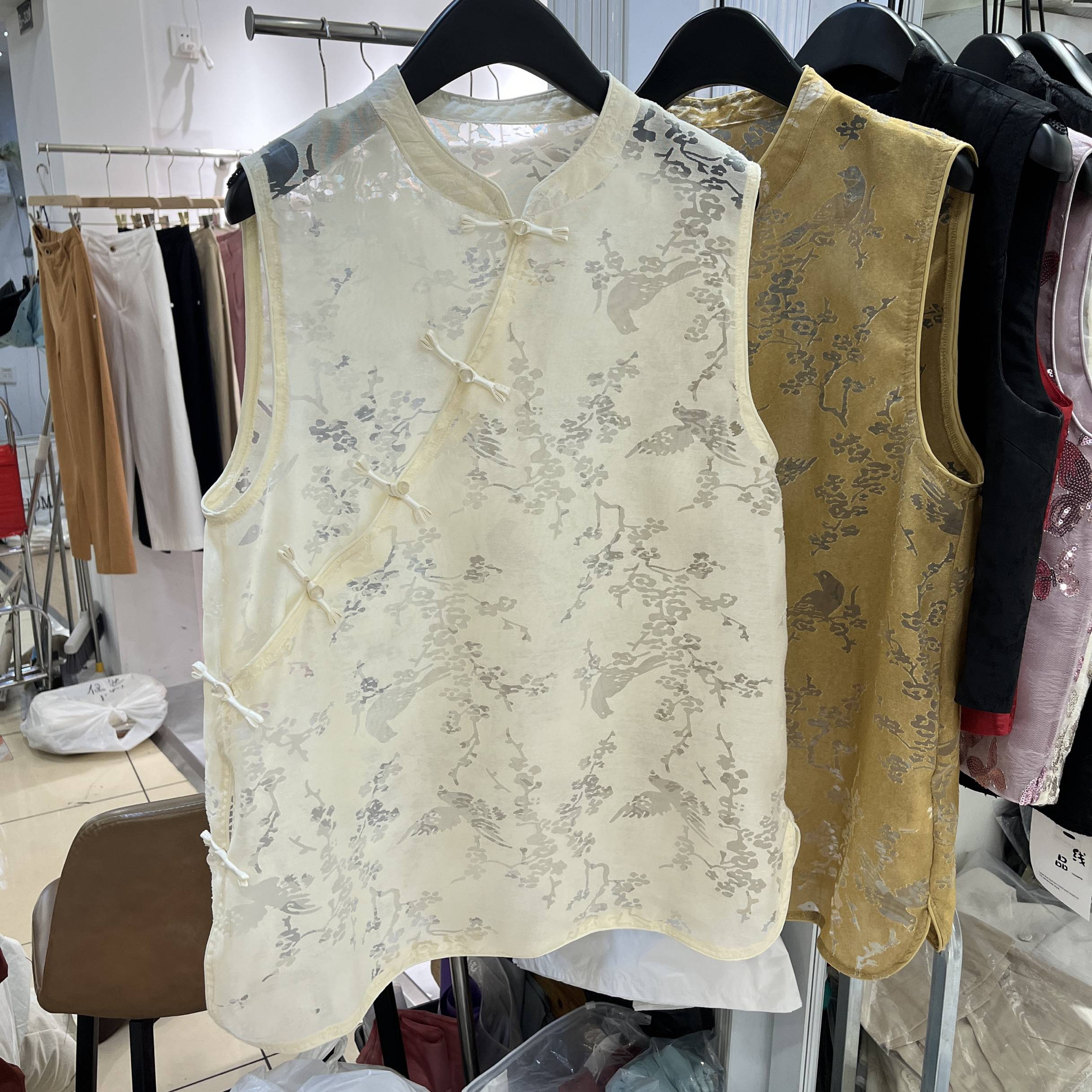 Establishing collar sleeveless thin medium -length horse clip female 2024 summer new Chinese national style retro vest buckle vest jacket