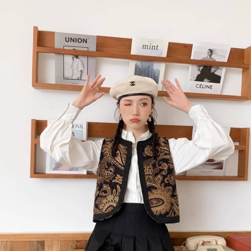 Xinjiang Great Northwest Tourism National Wind Retro Short Blossom Short Margers Stacking Permanent Embroidered Calm Vests Women