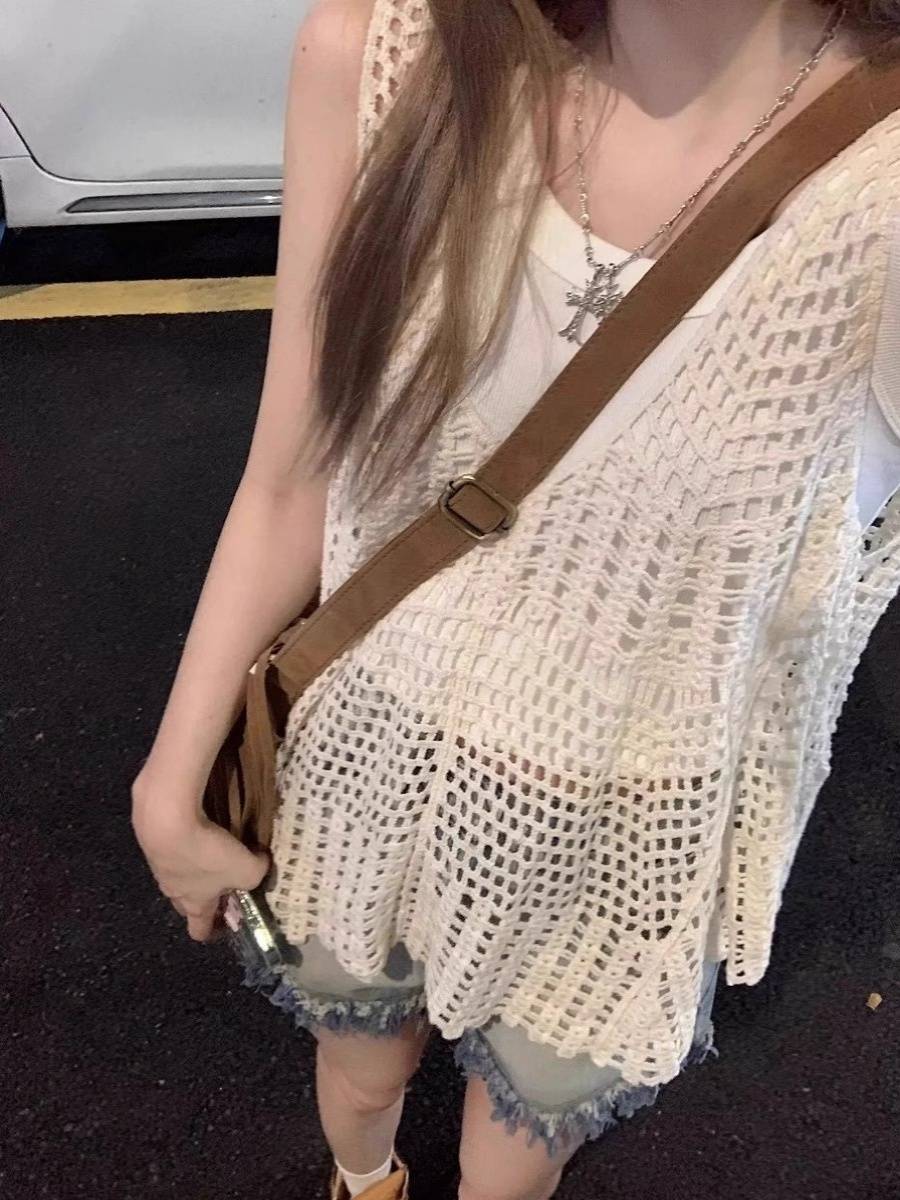 Bohemian wind suspender vest with a sweater with a sweater in the summer hollow sleeveless vest shirt design