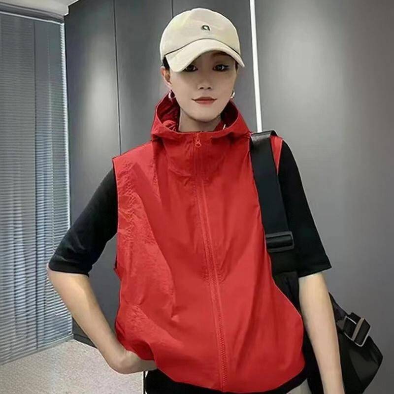 Spring and summer sun -sun -wearing vest women 2024 new middle -aged and elderly mother short casual vest, shoulder thin horse clip