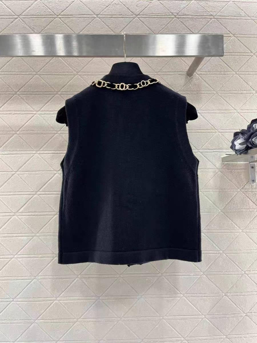 Little incense Wind Vest 24 Summer New Handmade Sliming Leather Freshman Chain Decoration Various casual knitted top