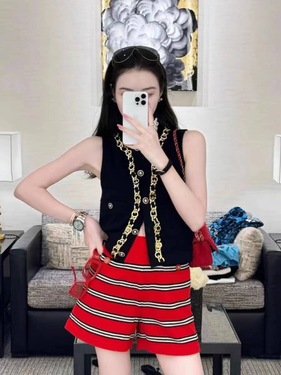 Little incense Wind Vest 24 Summer New Handmade Sliming Leather Freshman Chain Decoration Various casual knitted top
