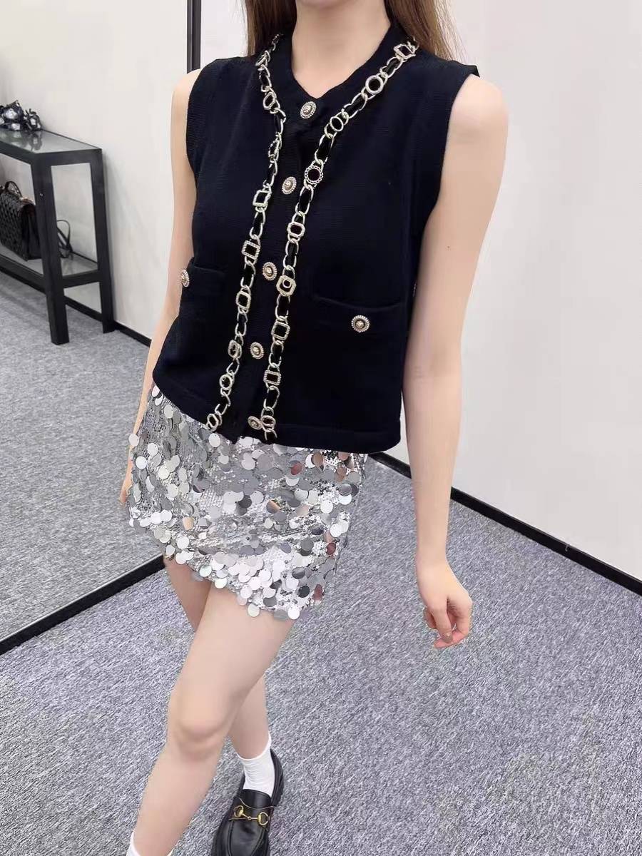 Little incense Wind Vest 24 Summer New Handmade Sliming Leather Freshman Chain Decoration Various casual knitted top