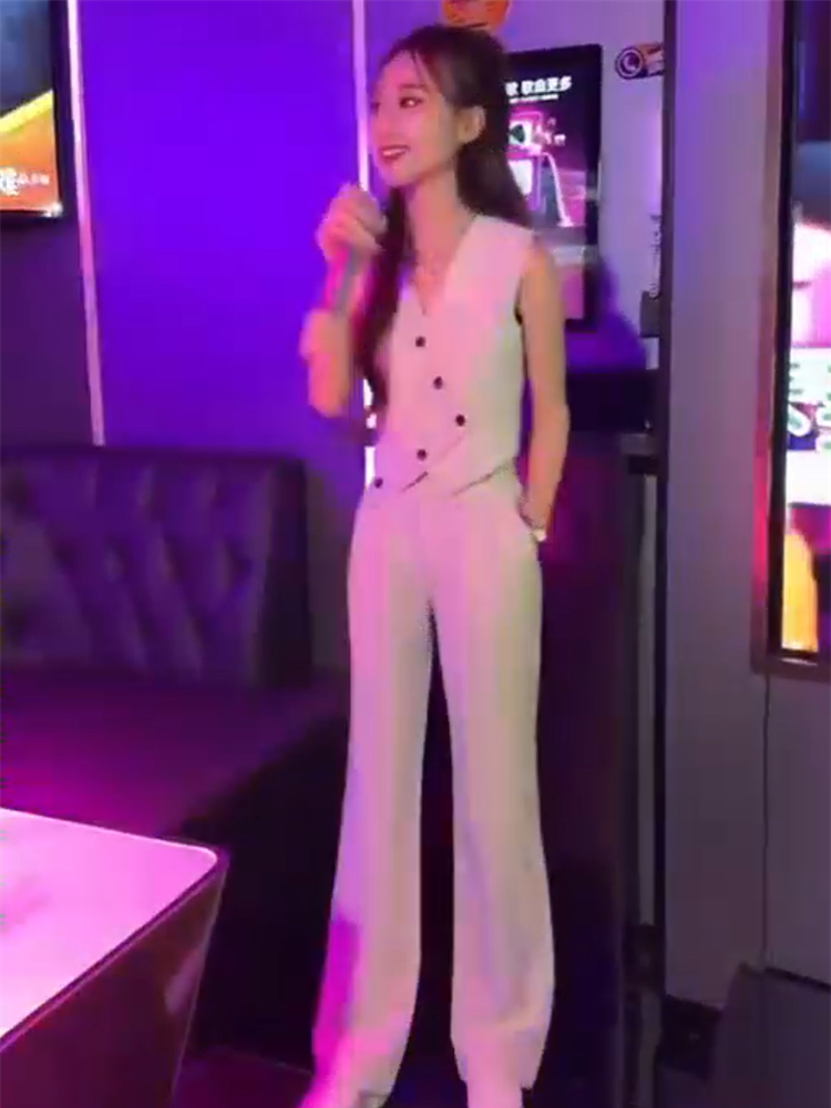 Temperament European Shop Simple Fold Fashion Set 2024 Summer Women's New Douyin Explosion Fried Street