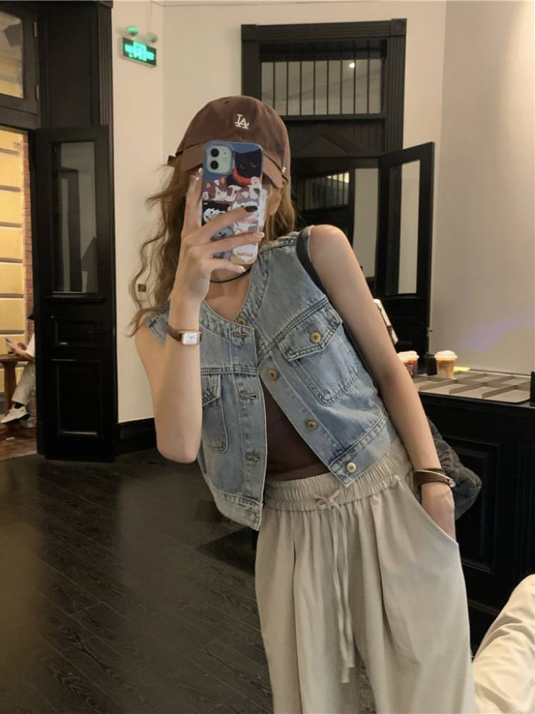 Retro short denim vest vest jacket female summer 2024 new exterior loose sleeveless shoulder shirt tide
