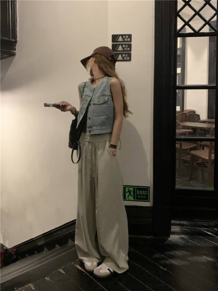 Retro short denim vest vest jacket female summer 2024 new exterior loose sleeveless shoulder shirt tide