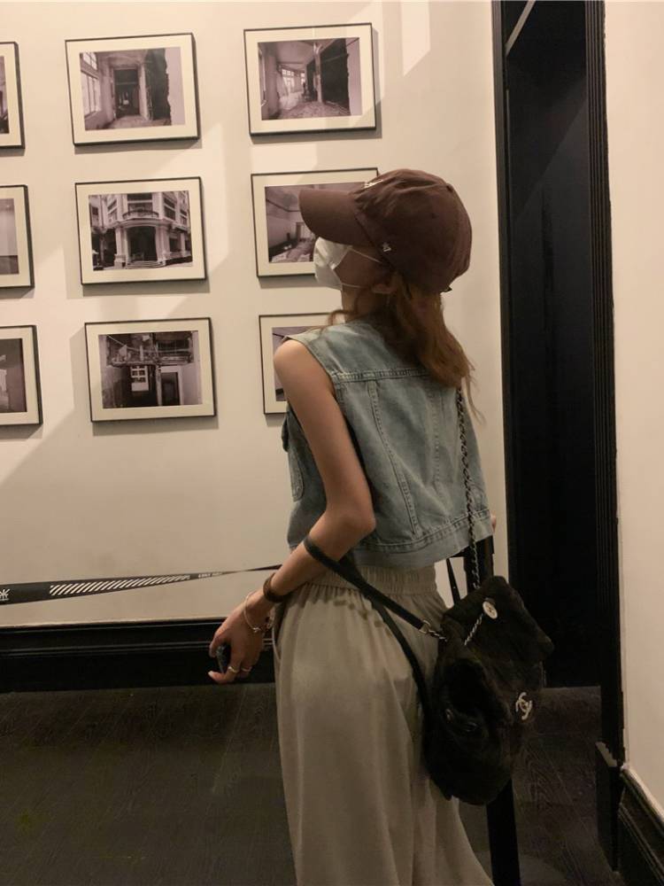 Retro short denim vest vest jacket female summer 2024 new exterior loose sleeveless shoulder shirt tide