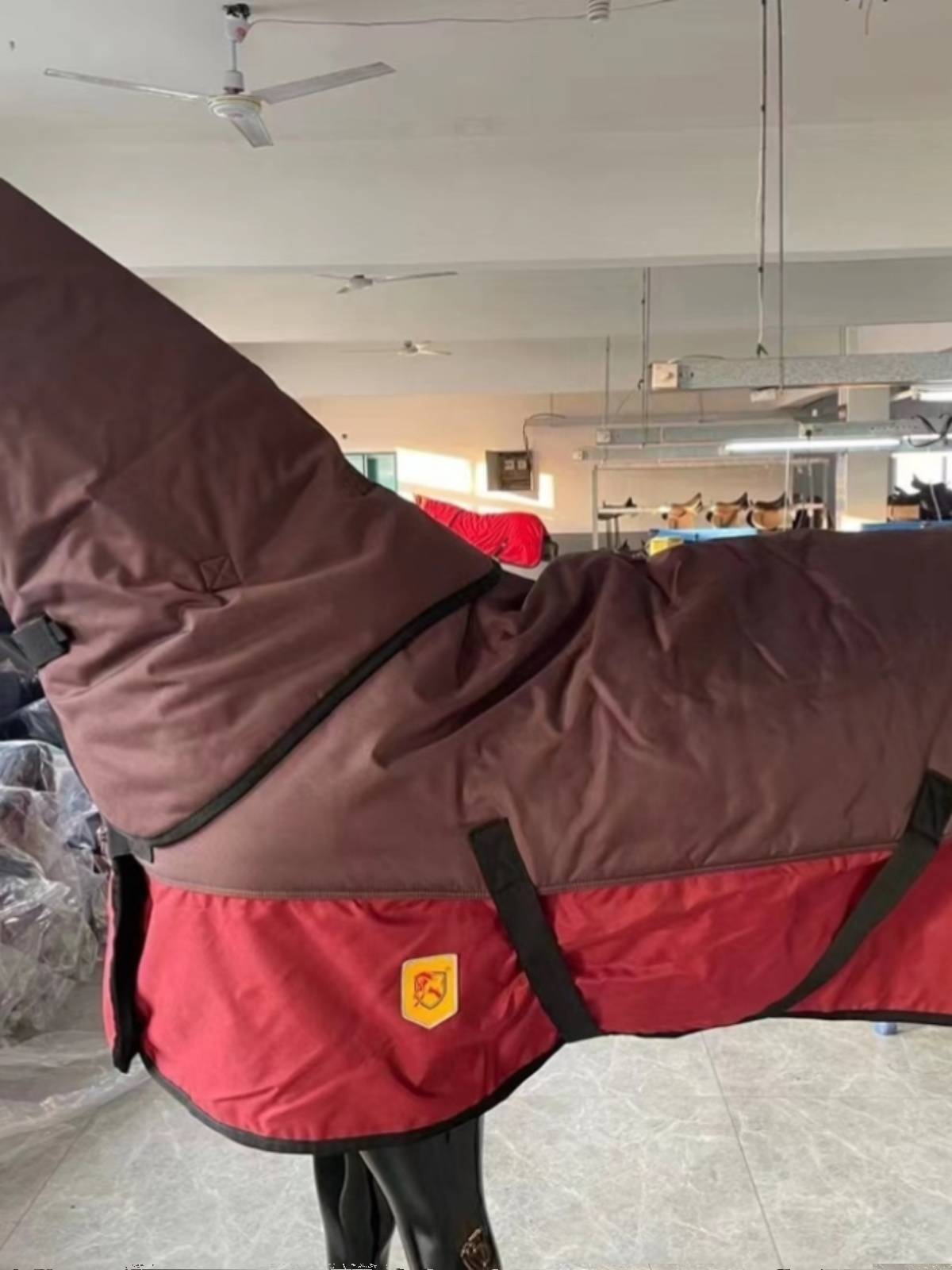 Winter horses in winter thickened horses, necks, horses, horses horses, new cold and waterproof horses