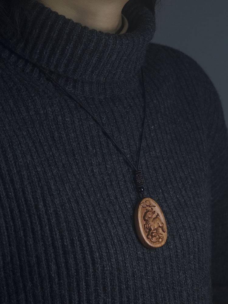 Peach Tiger Dragon Tiger Horse Sheep Dragon Driven Twelve Zodiac Keep Buckle necklace sweater chain