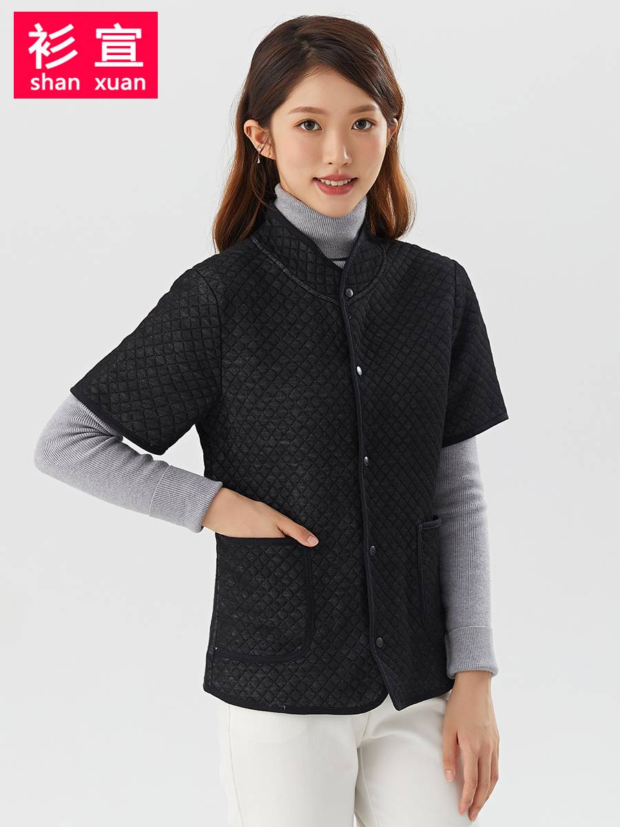 Spring and autumn, middle -aged and elderly warm underwear women's sweater color cotton vest large size five -sleeved cardigan half -sleeved cotton cotton