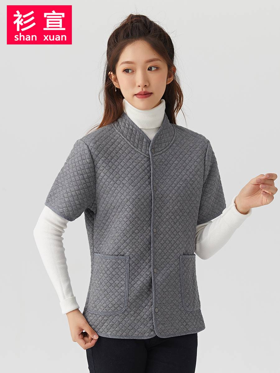 Spring and autumn, middle -aged and elderly warm underwear women's sweater color cotton vest large size five -sleeved cardigan half -sleeved cotton cotton