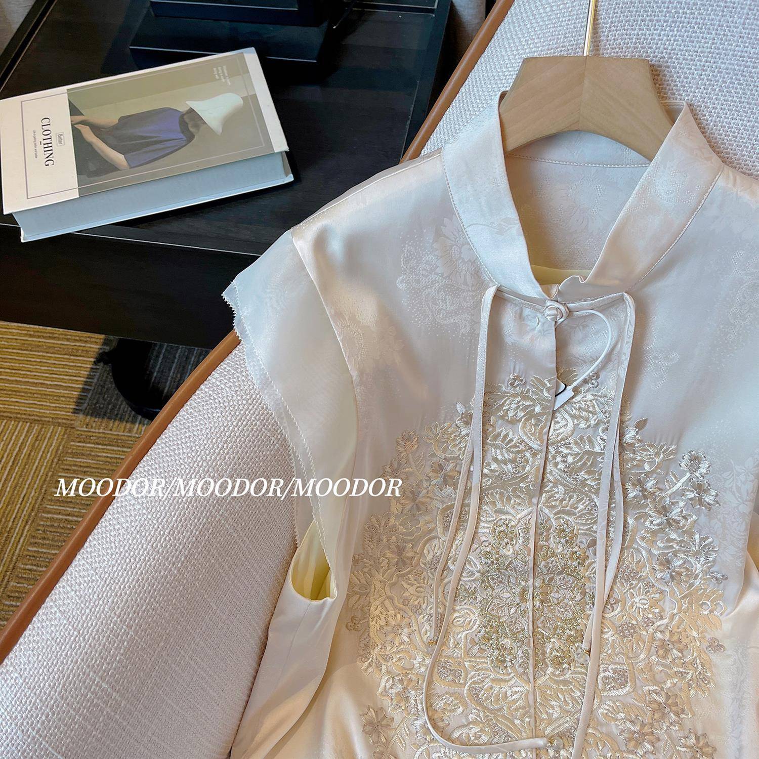 New Chinese national style jet flower acetic acid vest shirt women's summer temperament standing collar horseshable embroidery sleeveless top