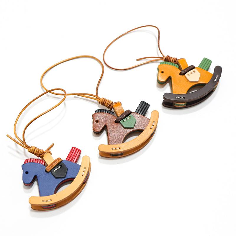 Vanacle head layer cowhide pony hanging cowhide rope keychain female car key ring day new home AF146