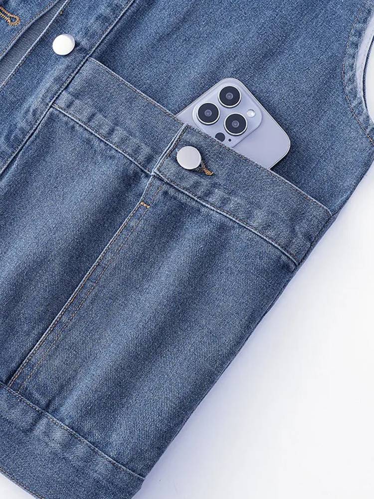 2024 spring and autumn new Korean casual retro denim vest women wearing foreign pockets, temperament, shoulder horse clip