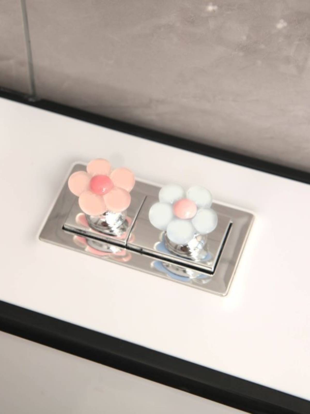 Cute flower toilet button Nail Dedicated toilet water tank switch button to use the toilet press to lift