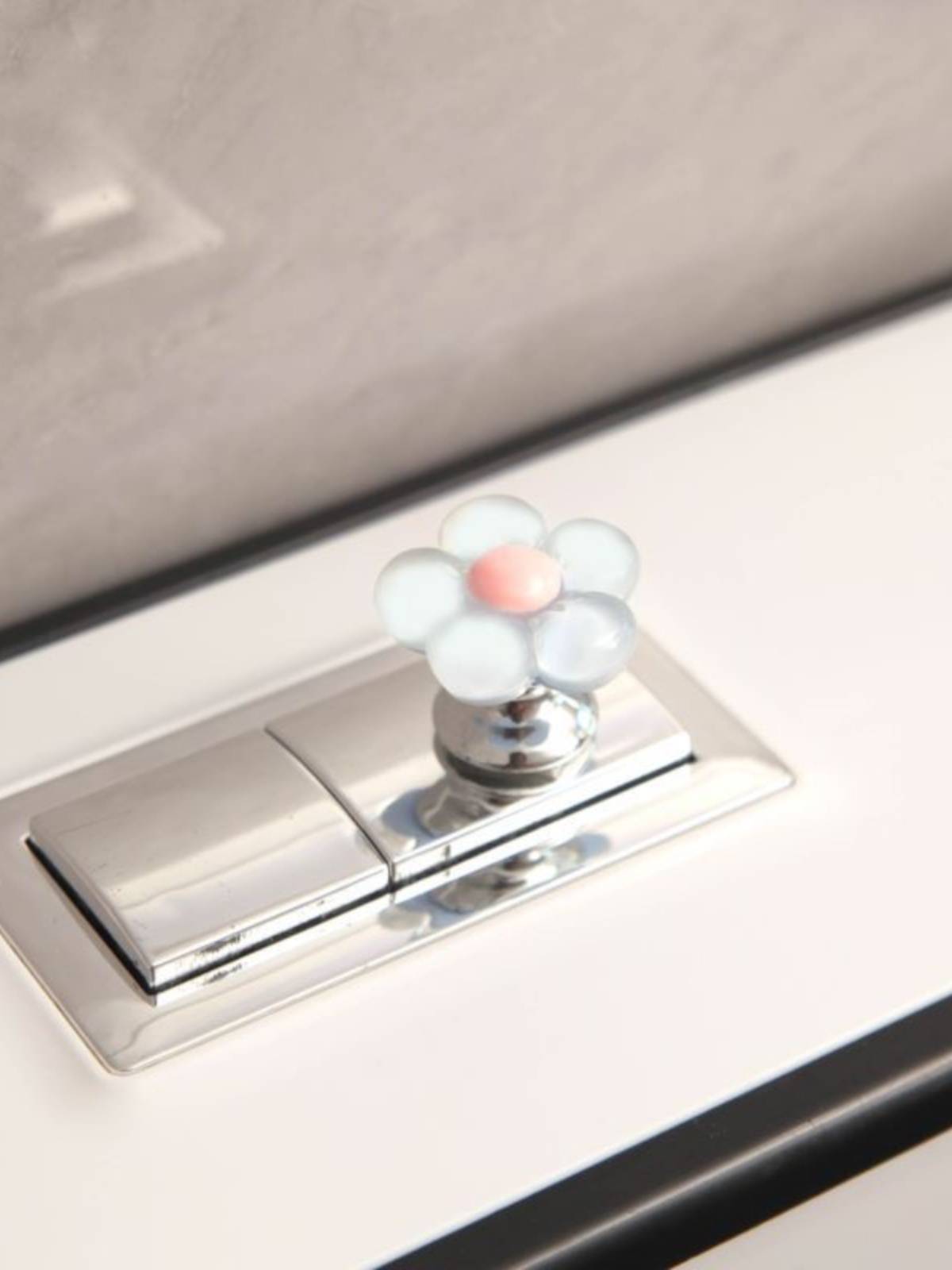 Cute flower toilet button Nail Dedicated toilet water tank switch button to use the toilet press to lift