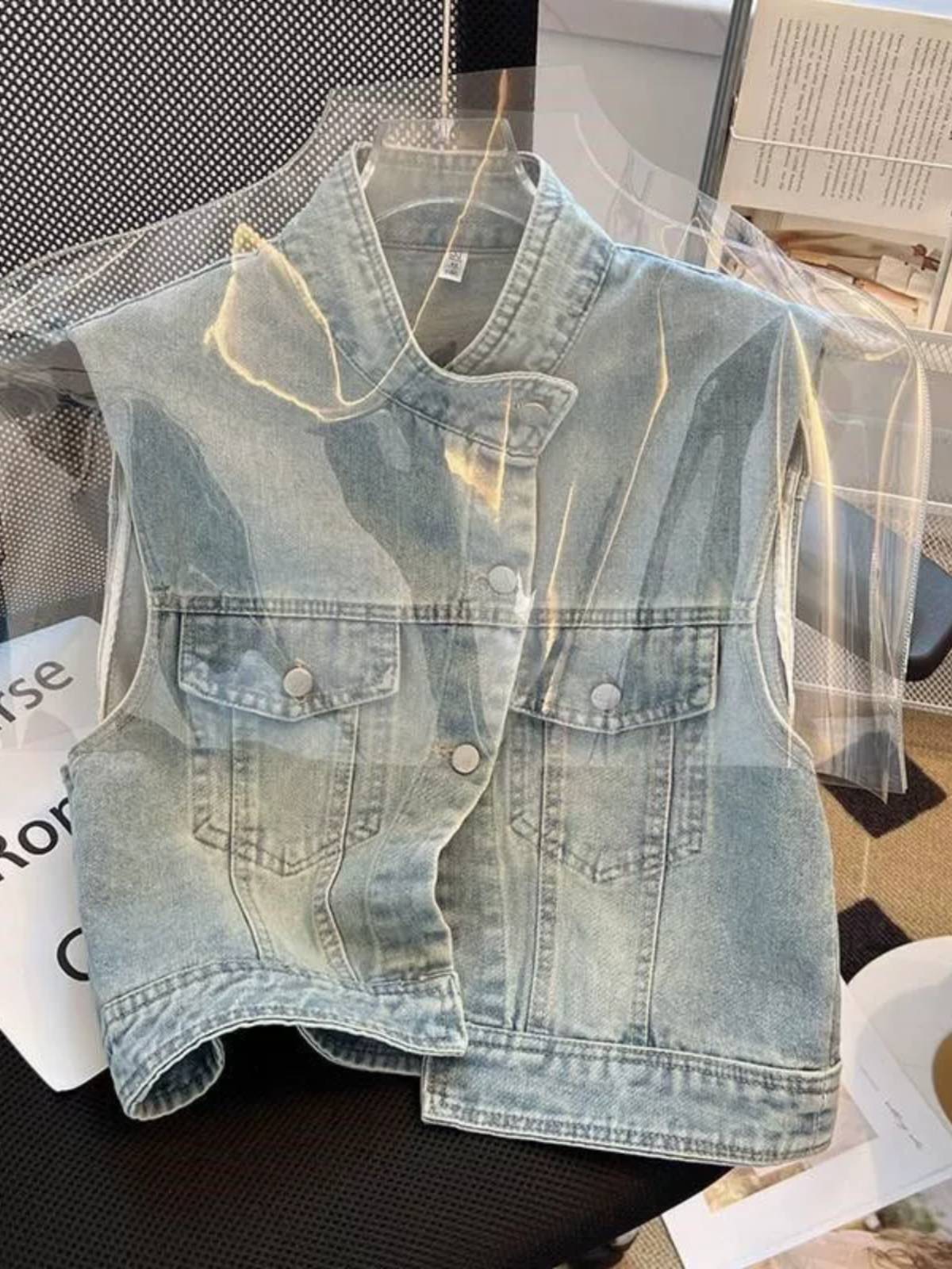 Standing collar denim vest sleeveless jacket women's summer thin design sense, old rhina shoulder horse clip retro shoulder top top