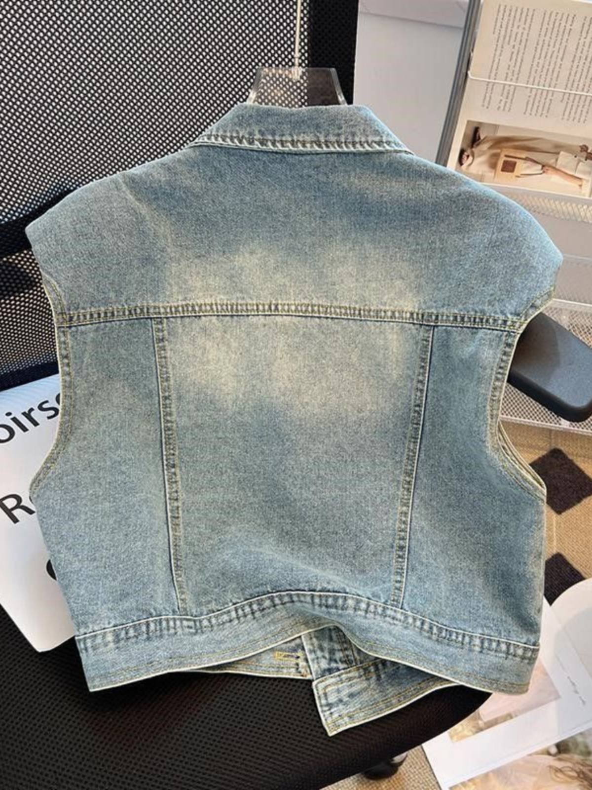Standing collar denim vest sleeveless jacket women's summer thin design sense, old rhina shoulder horse clip retro shoulder top top