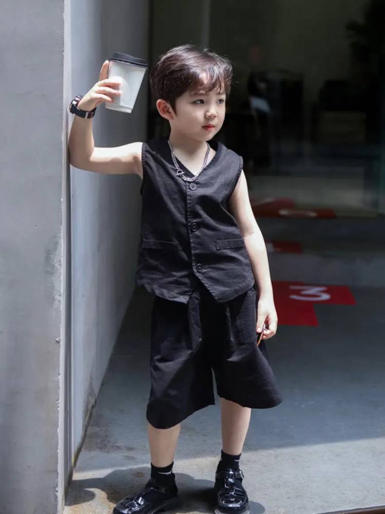 Boys suit, handsome summer, children's sleeveless vest shorts, two -piece set of summer small boys fried street clothes