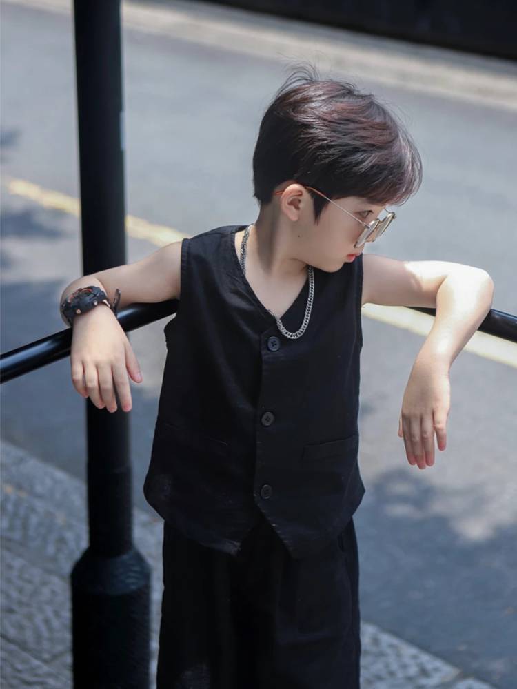 Boys suit, handsome summer, children's sleeveless vest shorts, two -piece set of summer small boys fried street clothes