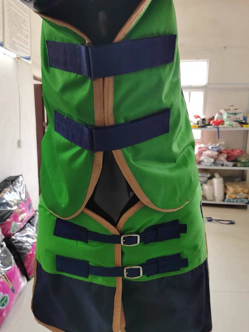 Tea -thick winter horsepower thickened big horse horse horses and horses waterproof sports Horse 900D Oxford cloth