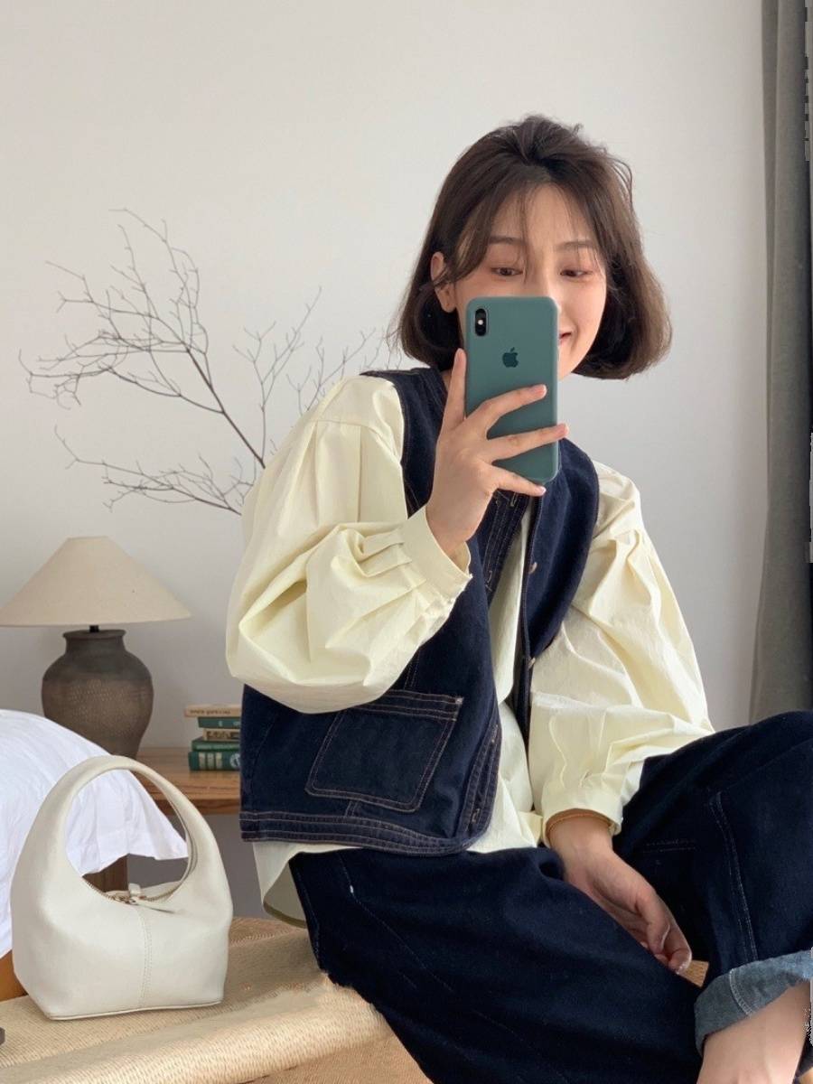 Japanese retro denim vest female spring and summer new stack wearing vests with a small design feeling, shoulder horses clip female