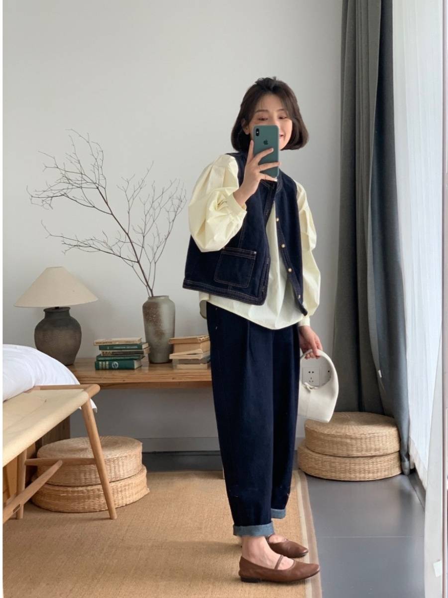 Japanese retro denim vest female spring and summer new stack wearing vests with a small design feeling, shoulder horses clip female