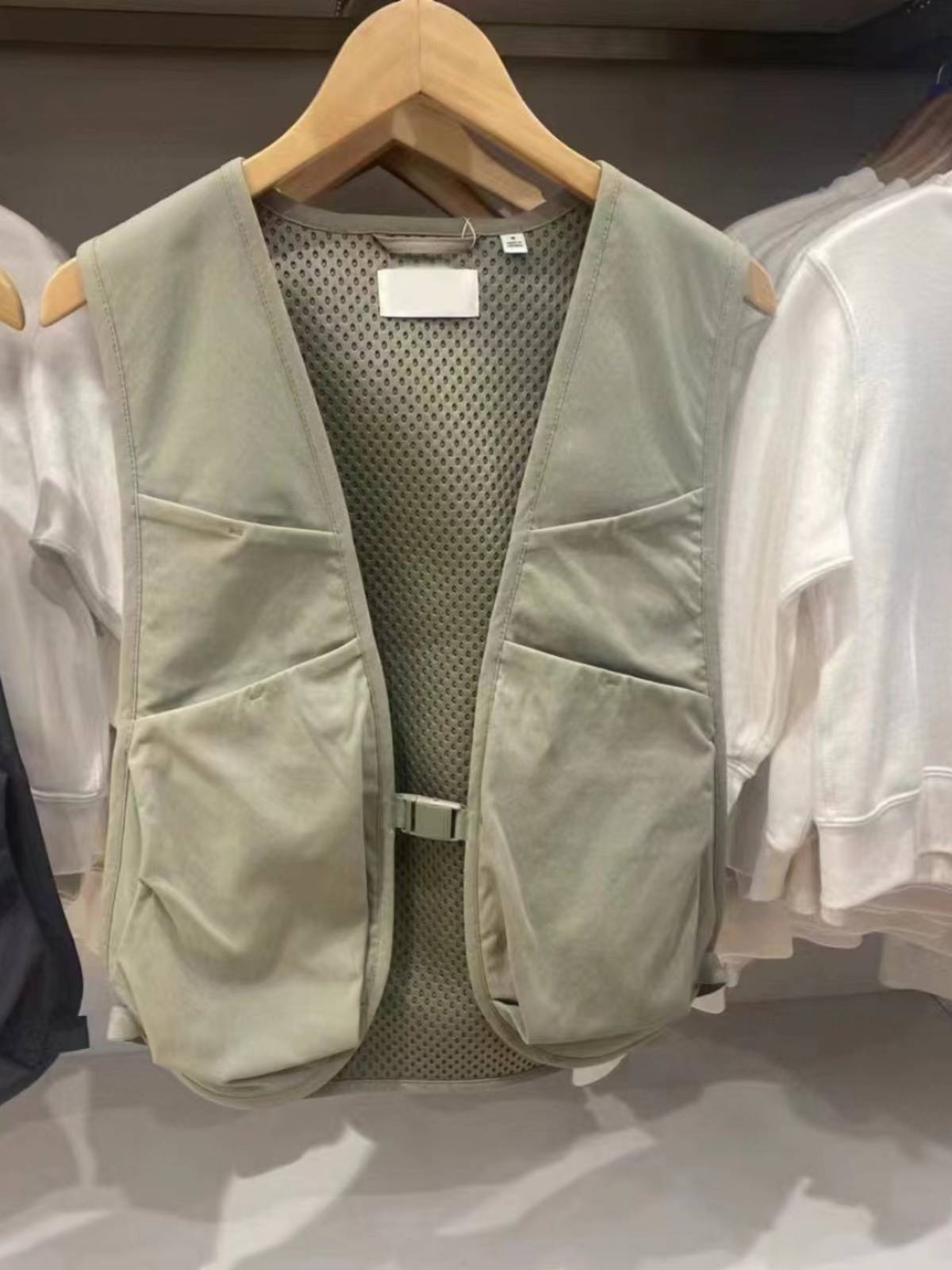 U Family 2024 Spring/Summer American retro men's/women's clothing short vest vest 467164 467164