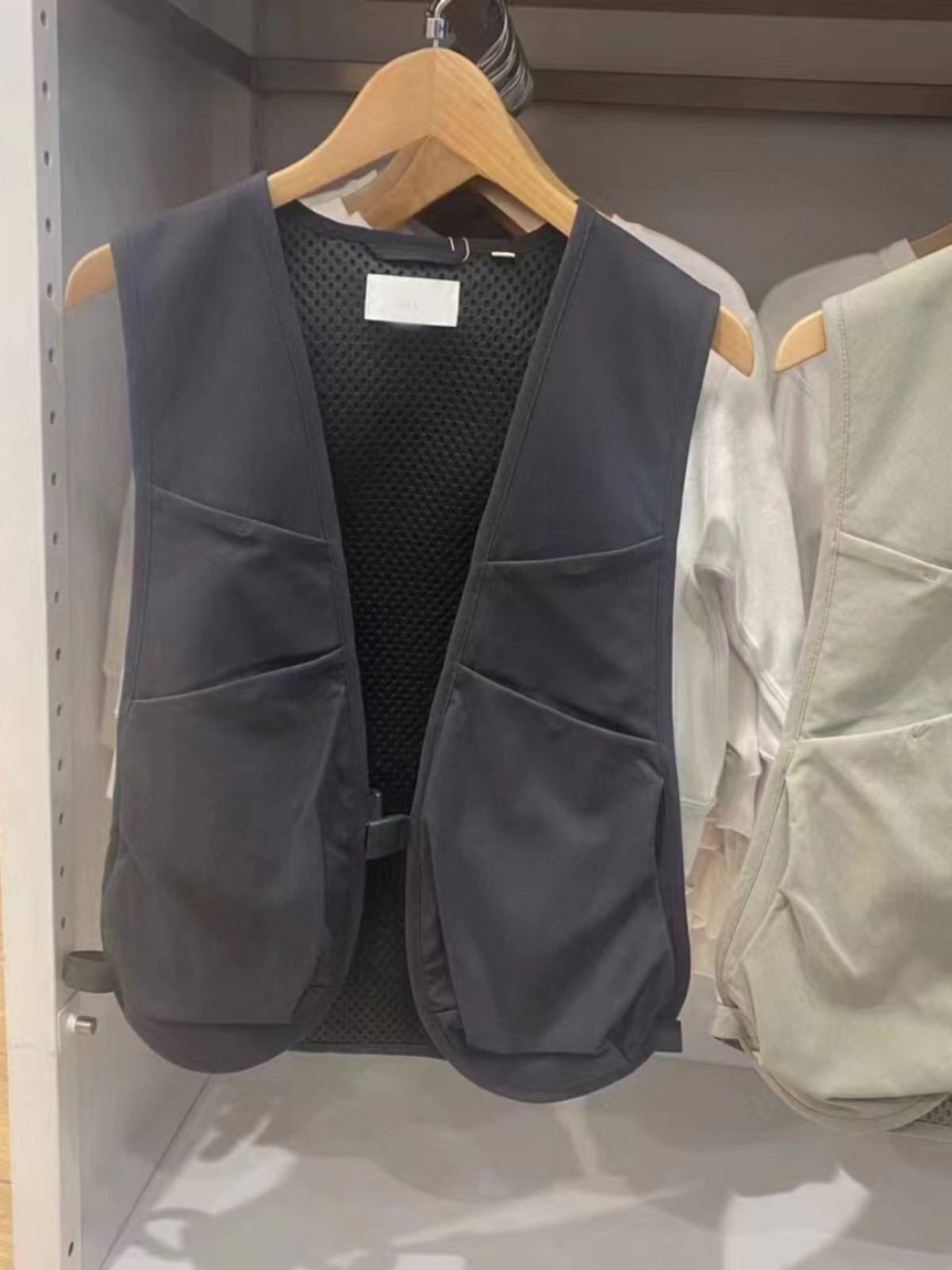 U Family 2024 Spring/Summer American retro men's/women's clothing short vest vest 467164 467164