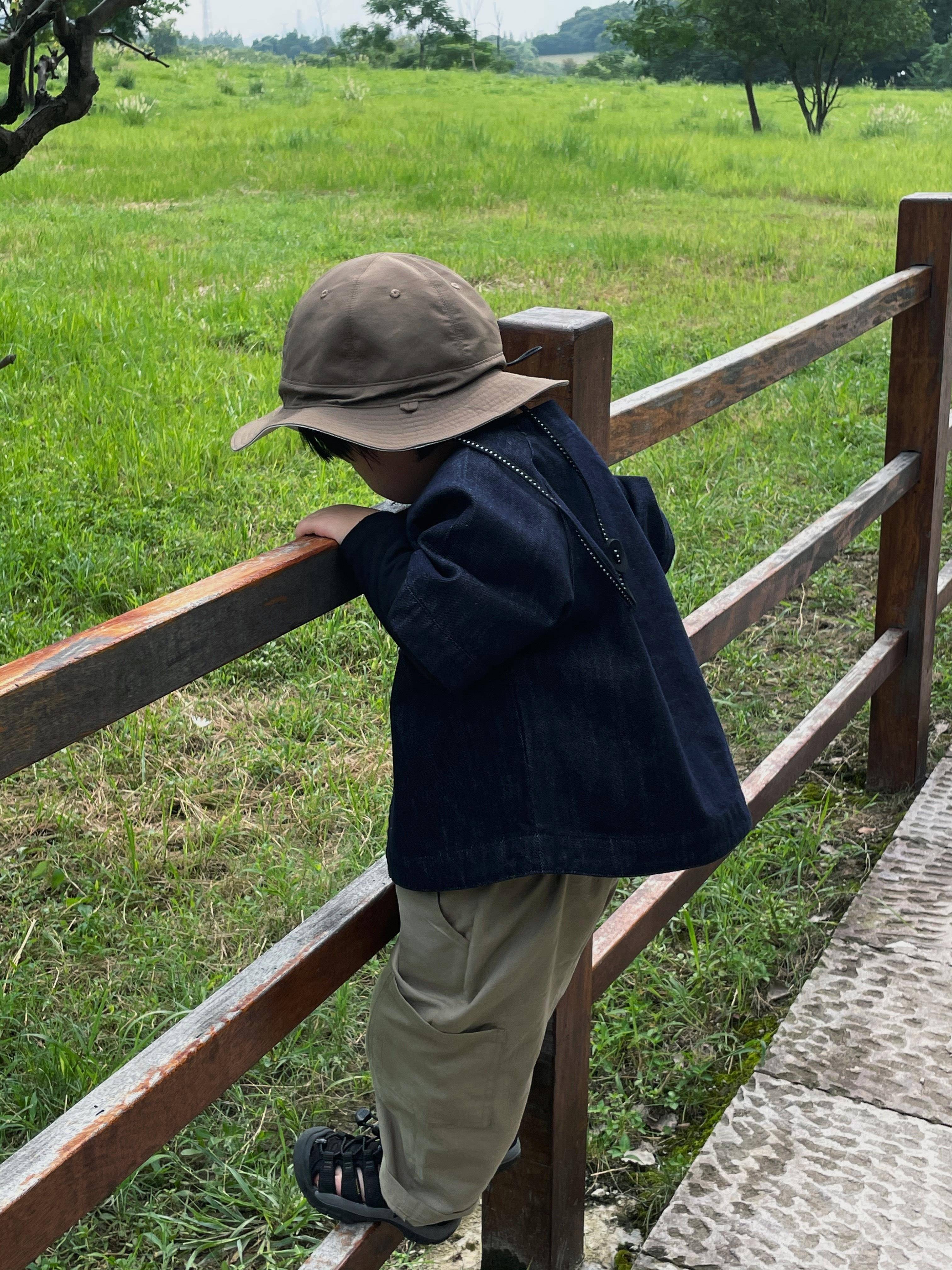 Children's clothing boy vest spring and autumn retro denim vest jacket 2024 new children's treasure wearing horses clip top