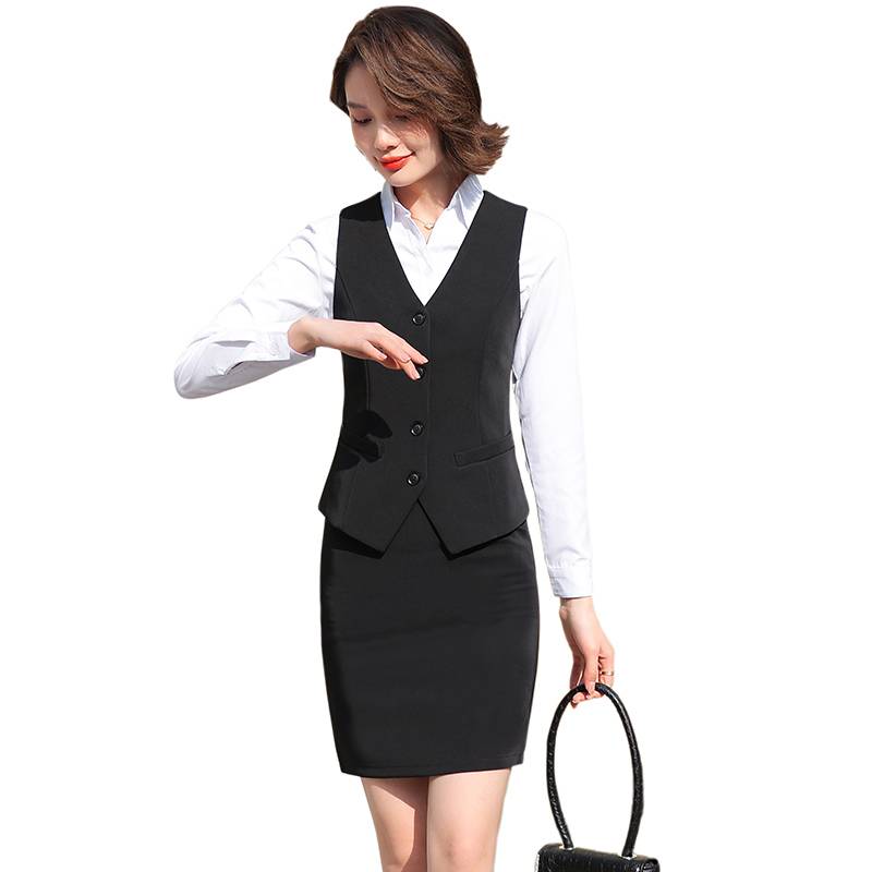Ms. Skinner 2024, black horse-jacket vest, shoulder-to-shoulder, coat-dressing