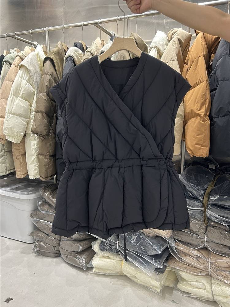 2024 autumn and winter new ladies Xiaxiangfeng down vest temperament, waist, gentle, wearing vests, shoulder horses