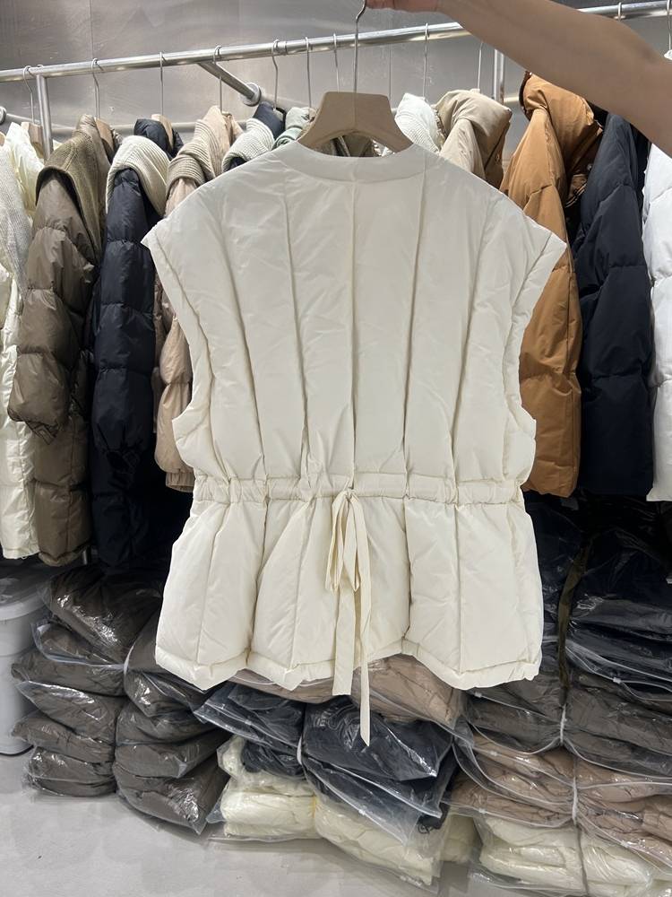 2024 autumn and winter new ladies Xiaxiangfeng down vest temperament, waist, gentle, wearing vests, shoulder horses