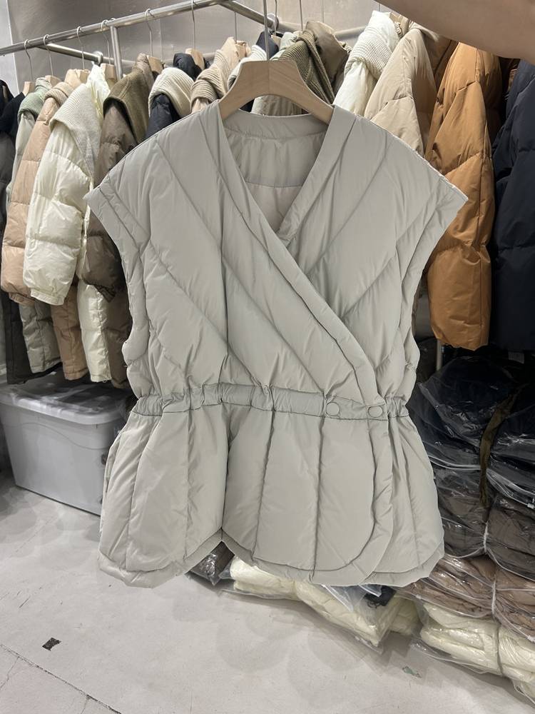 2024 autumn and winter new ladies Xiaxiangfeng down vest temperament, waist, gentle, wearing vests, shoulder horses