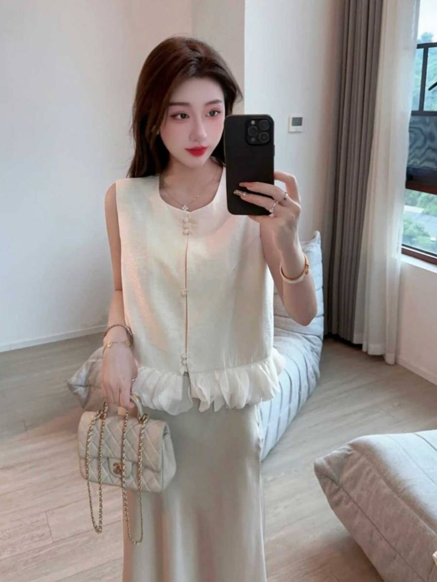Douyin net red new Chinese national style sleeveless vest temperament is wild 2024 summer design sensor petals stitching top