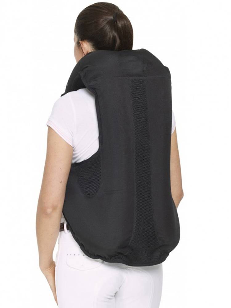 Super-low ropes out of horse-backed air-bag-protected vests for horse armor
