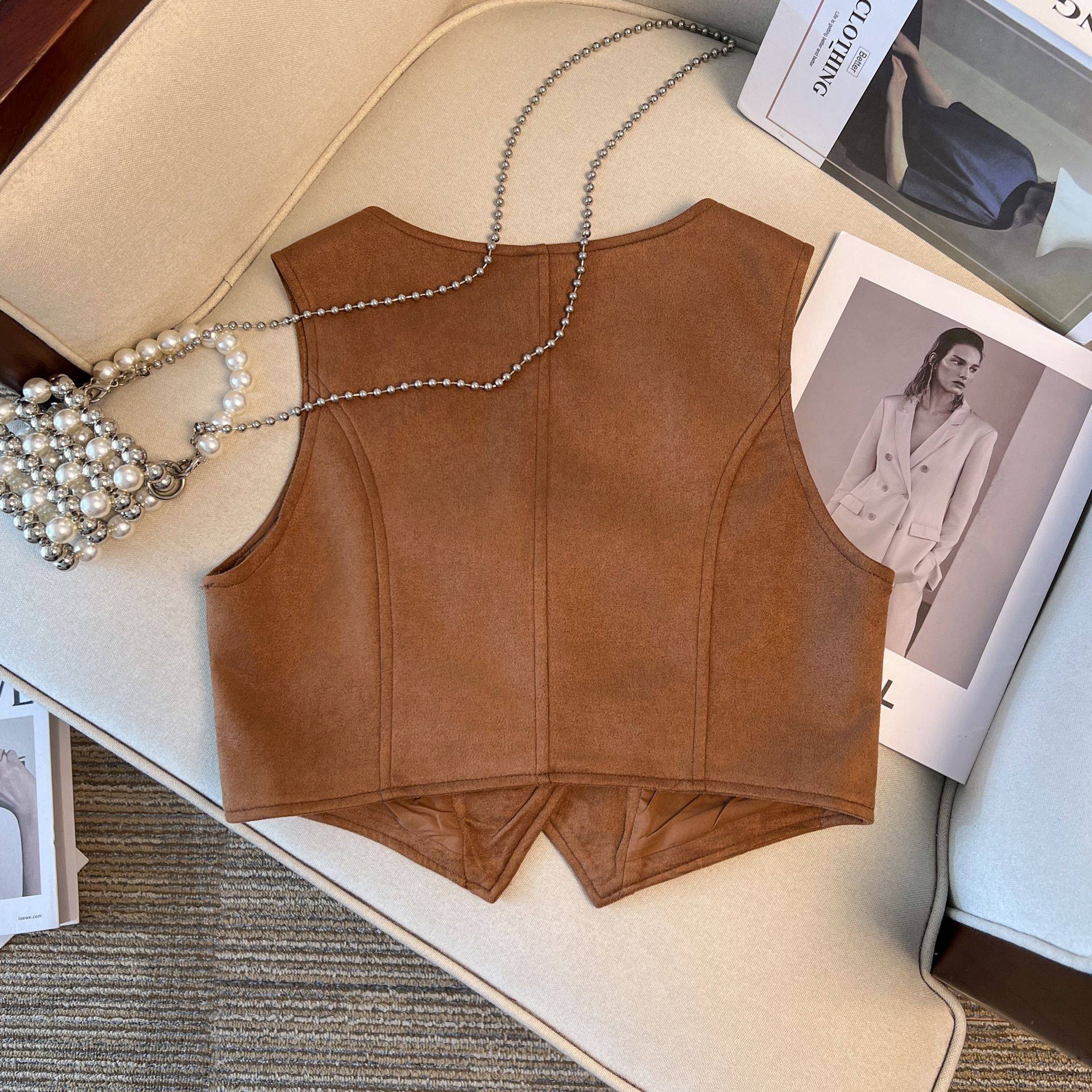 Xinjiang travel wearing retro -brown national wind embroidery small vest stacking wearing sleeveless horses clip female versatile vest