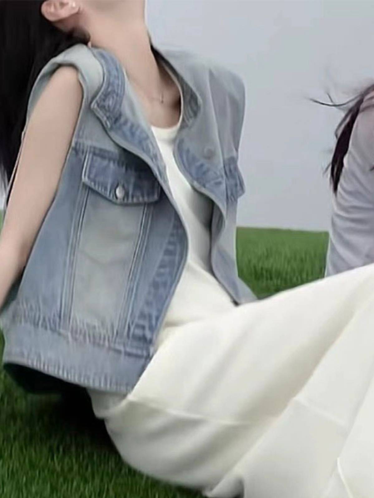Line collar denim vest sleeveless outer set female 2024 summer thin design sensation, shoulder horses, shoulder shoulder short top