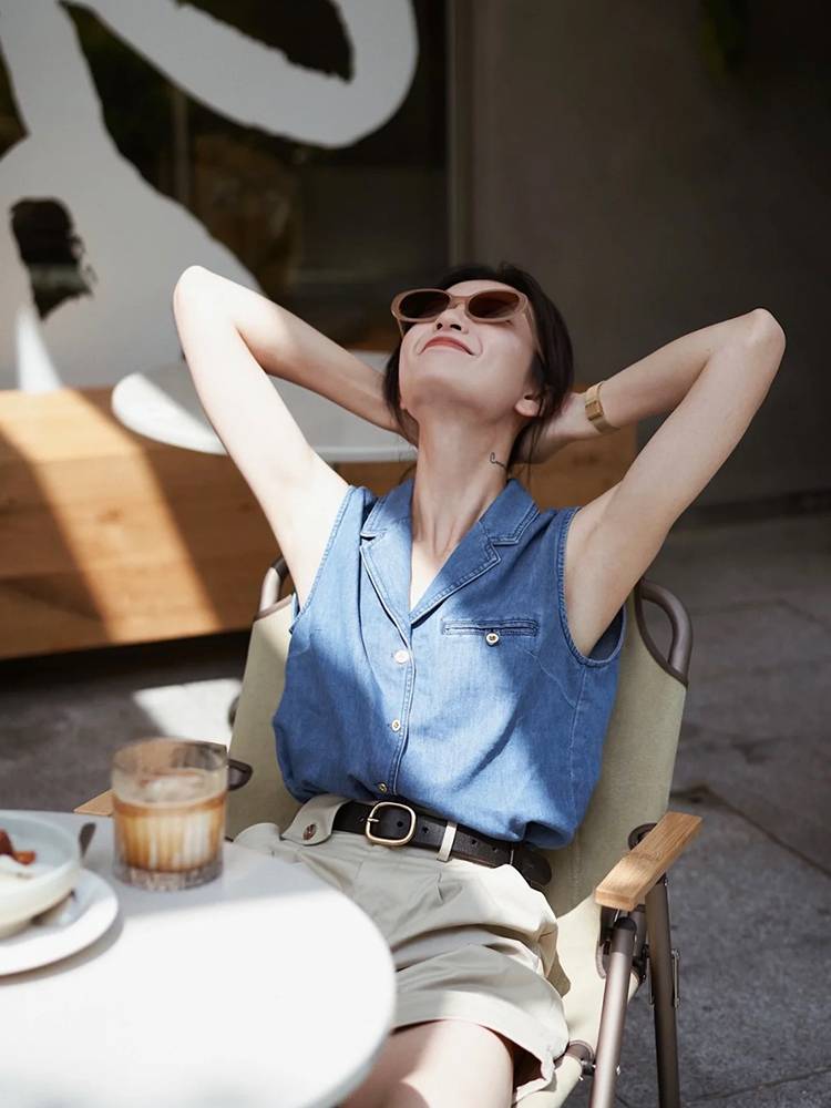 Retro and fashionable versatile denim vest shirts women's niche niche loose casual sleeveless outer jacket summer