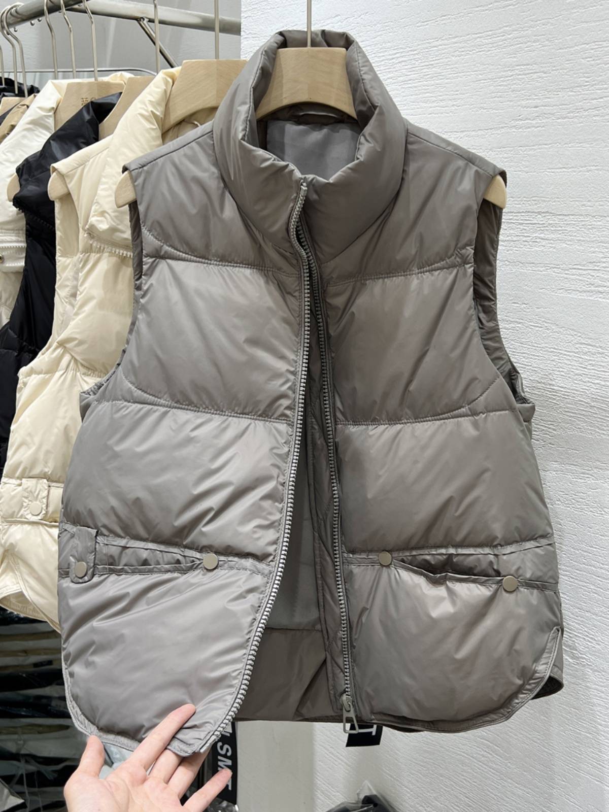 Short down cotton pamaja female 2023 spring and autumn and winter new loose outer piercing horse clip to keep the vest, shoulder jacket